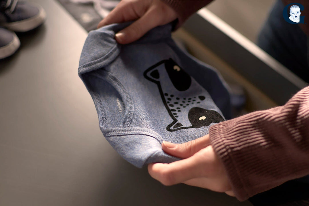 A Step-by-Step Guide: How to Put a Bodysuit on a Newborn
