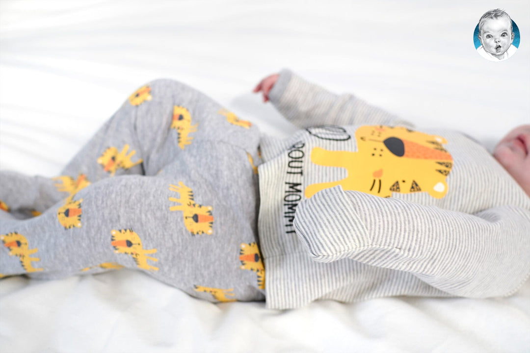 Does Your Newborn Need Baby Mittens? We Set the Record Straight
