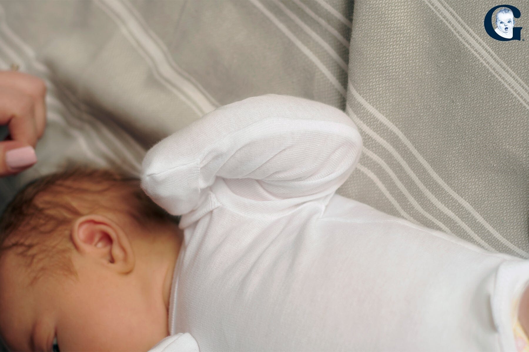 Does Your Newborn Need Baby Mittens? We Set the Record Straight.