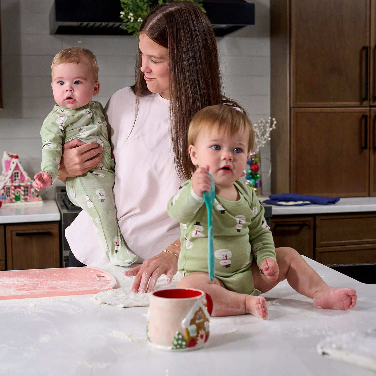 12-Piece Baby Neutral Classic Christmas Layette Set outfits Gerber® 