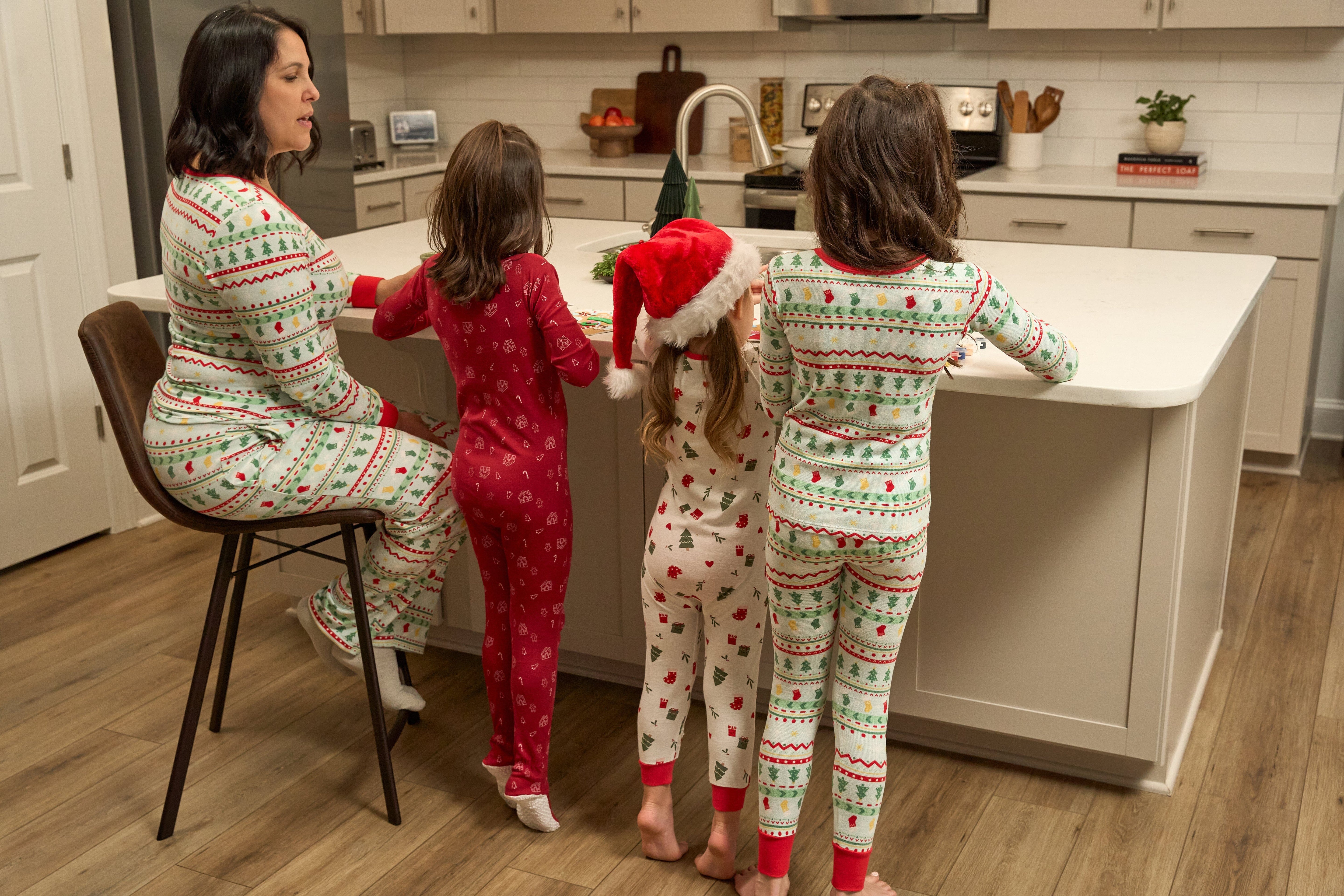 2-Piece Women's Oh What Fun Fair Isle Hacci Pajama Set sleepwear Gerber® 