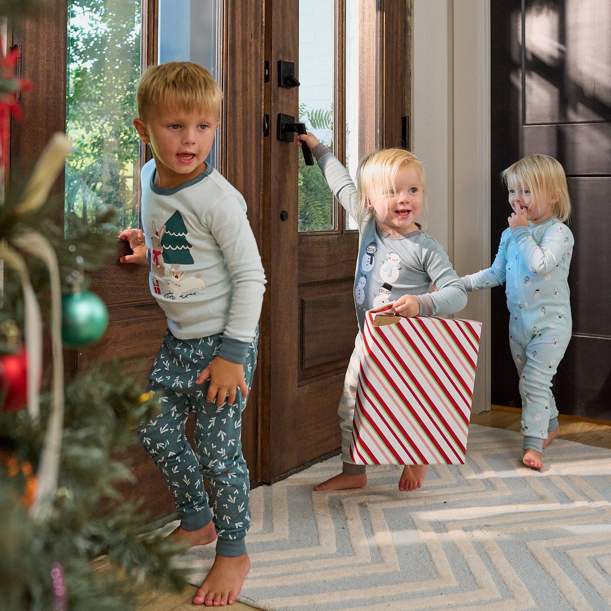 2-Pack Infant & Toddler Snowman Stripe Snug Fit Footless Pajamas sleepwear Gerber® 