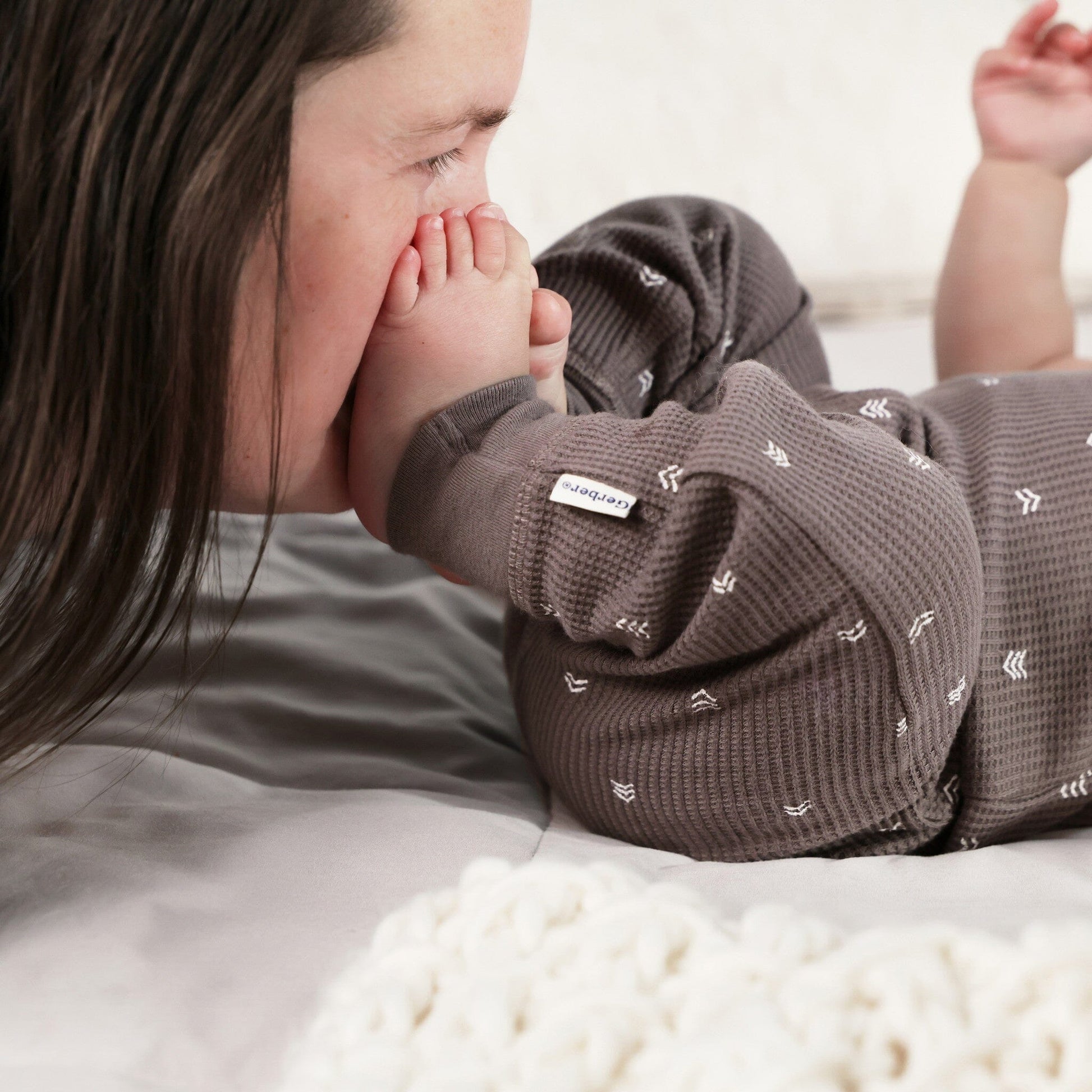 2-Piece Baby Neutral Arrow Heads Onesies® Bodysuit and Pants Set Outfits & Sets Gerber® 