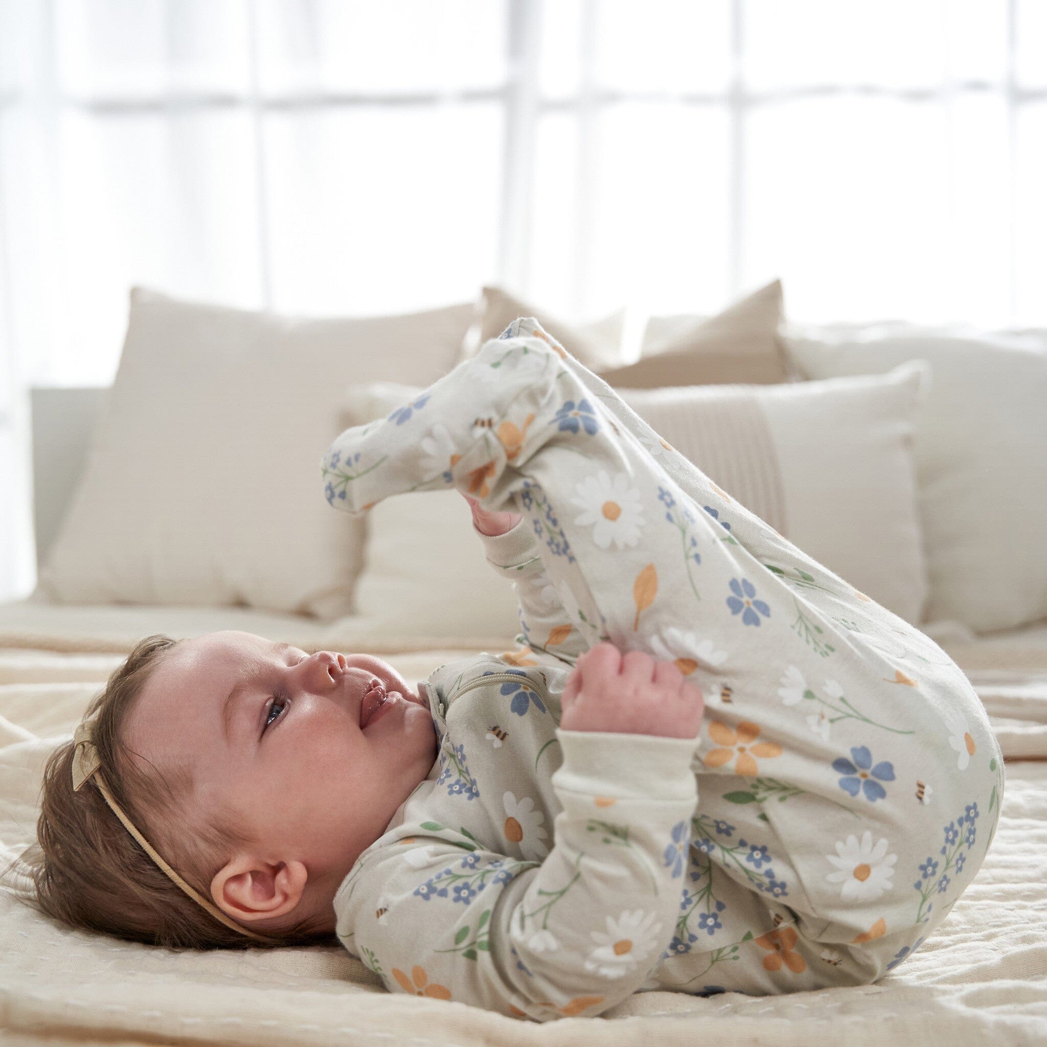 4-Pack Baby Girls Daisy Sleep 'N Plays sleepwear Gerber® 