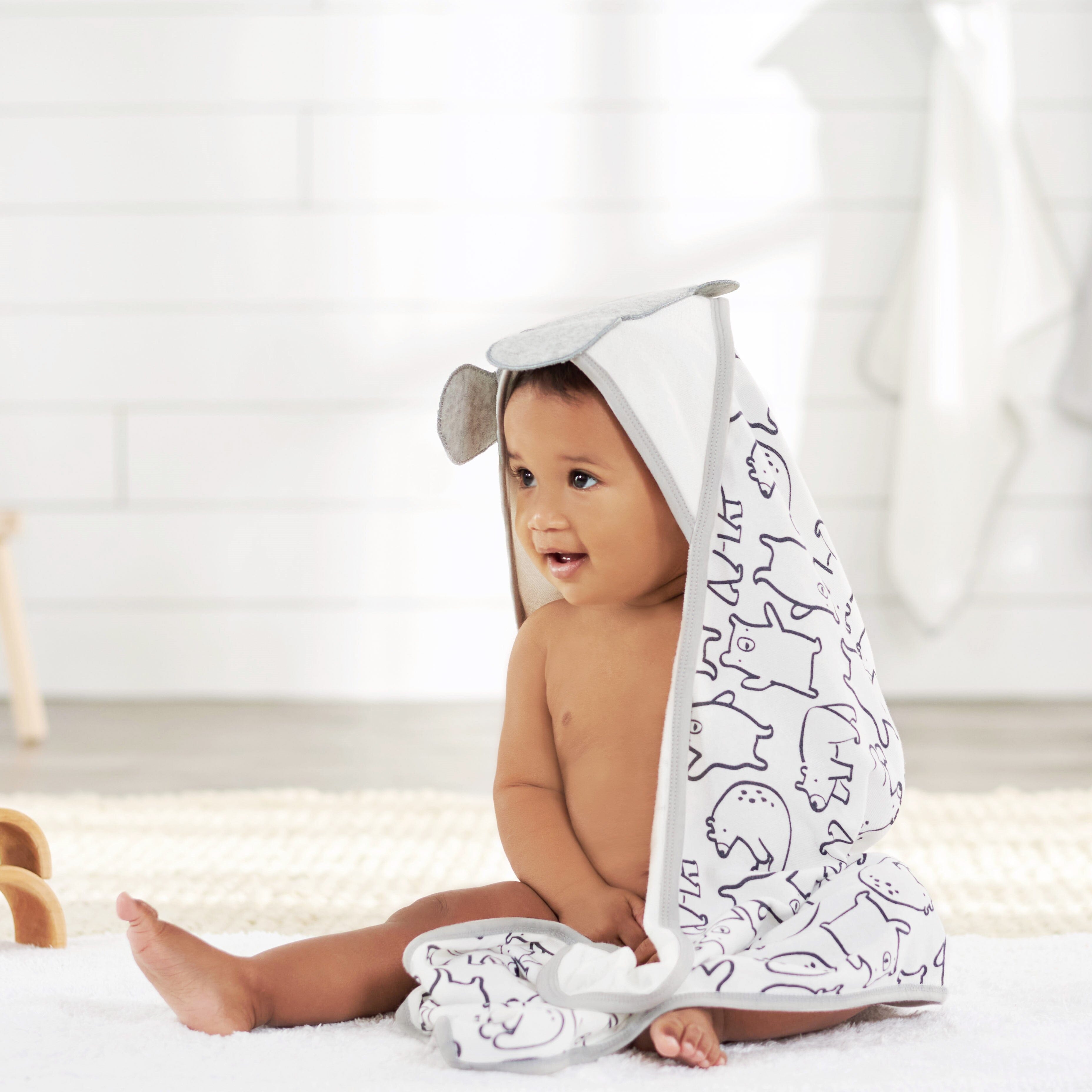 4-Piece Boys Bear Hooded Towel and Washcloths Set